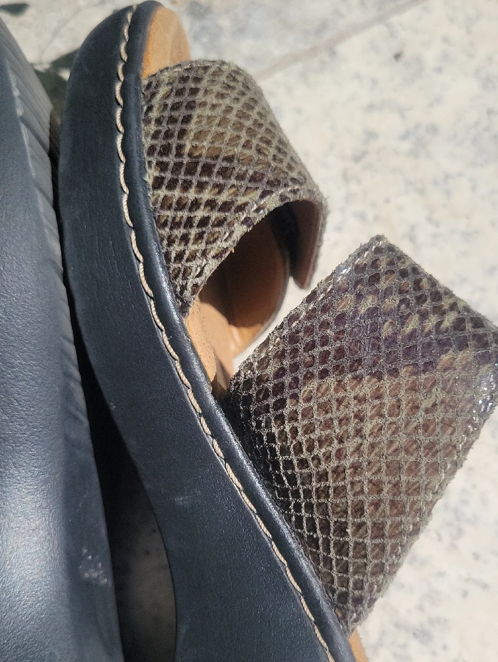Clarks Delana Fenela Olive Snake-Texture Double-Strap Slide Sandals 7.5